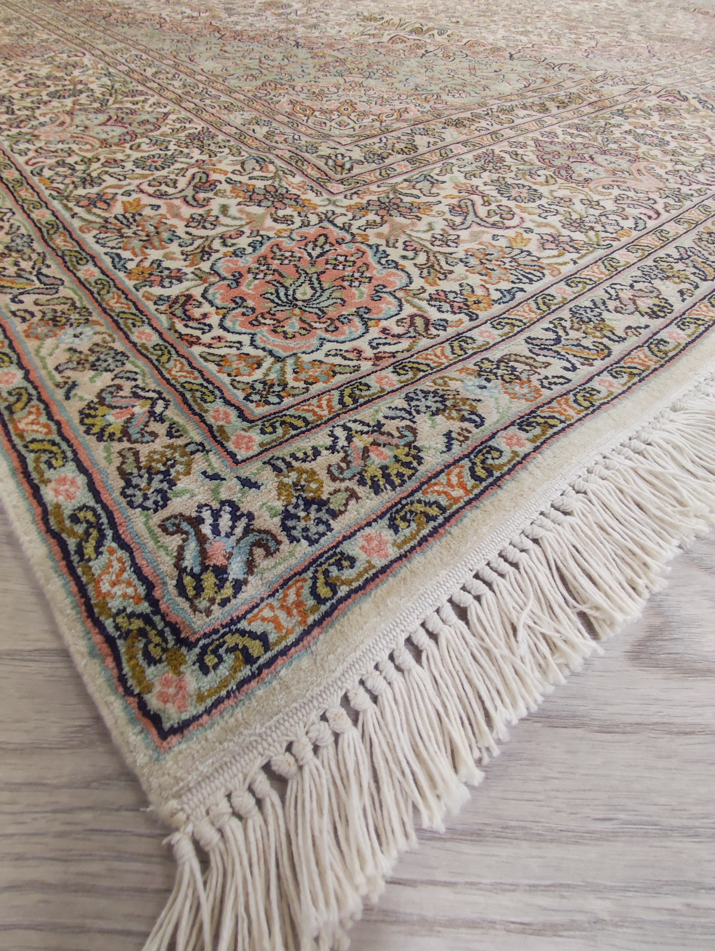 Kashmir Silk Exclusive