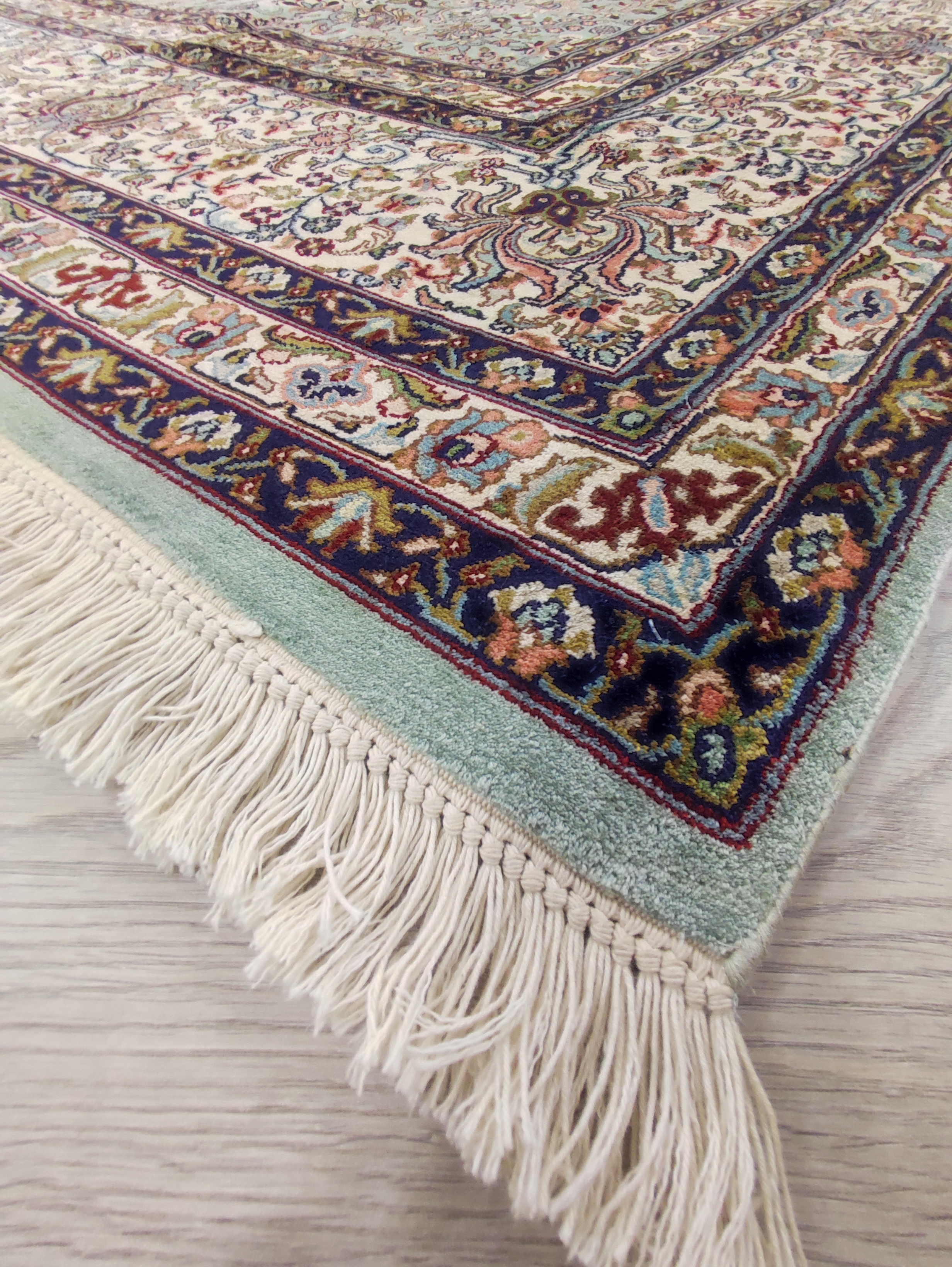 Kashmir Silk Exclusive