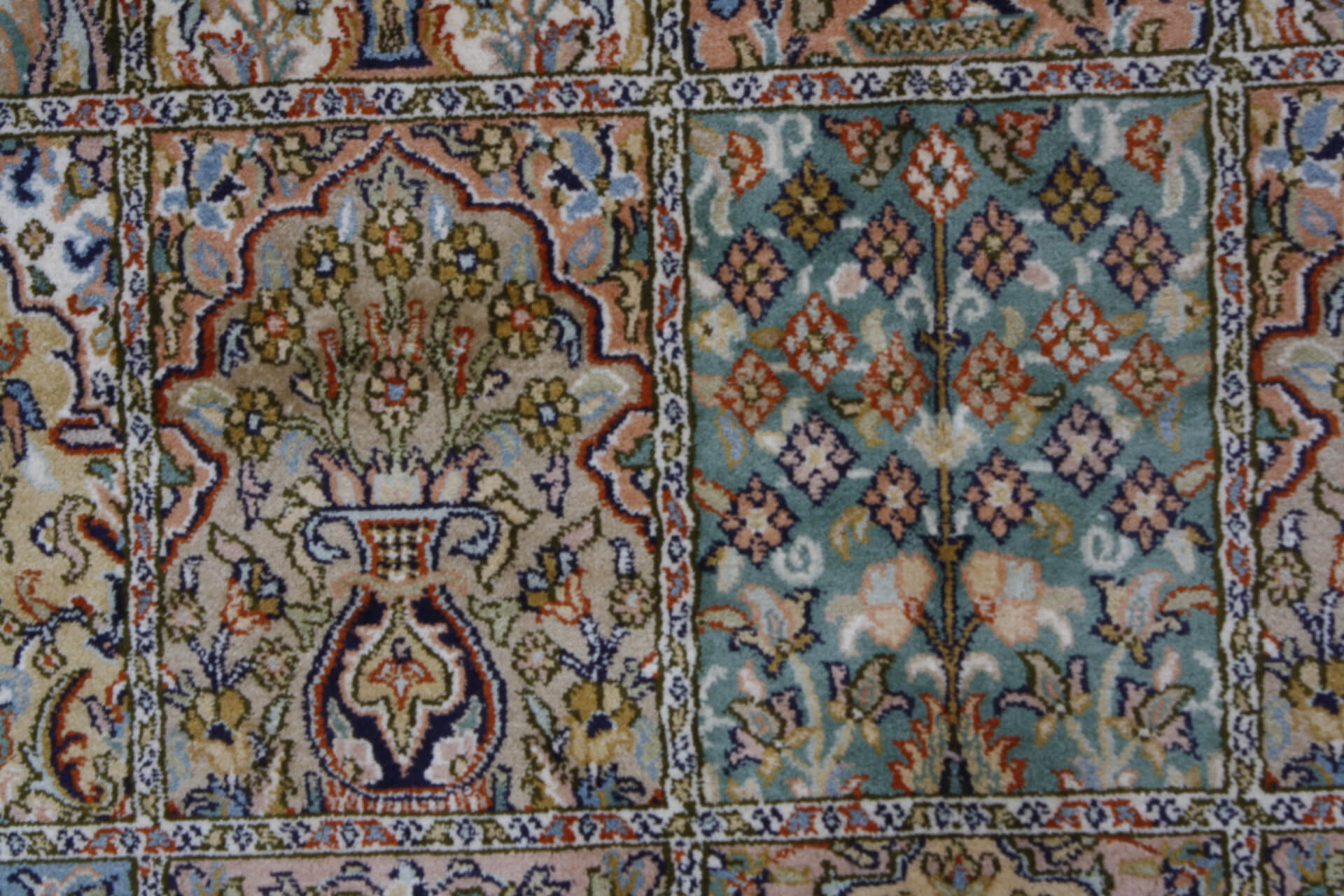 Oriental rug Kashmir Silk Royal