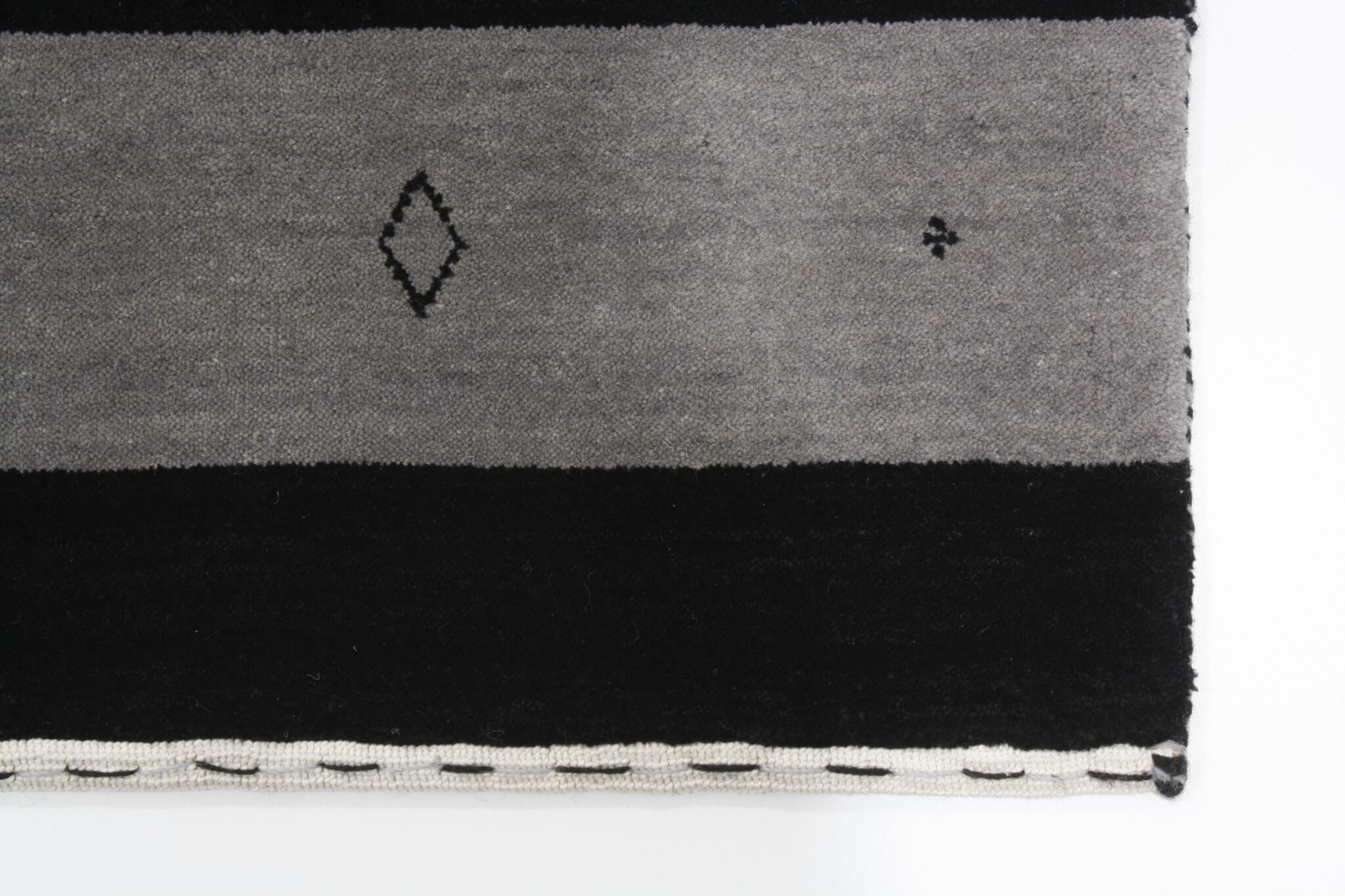 Modern rug Loribaft