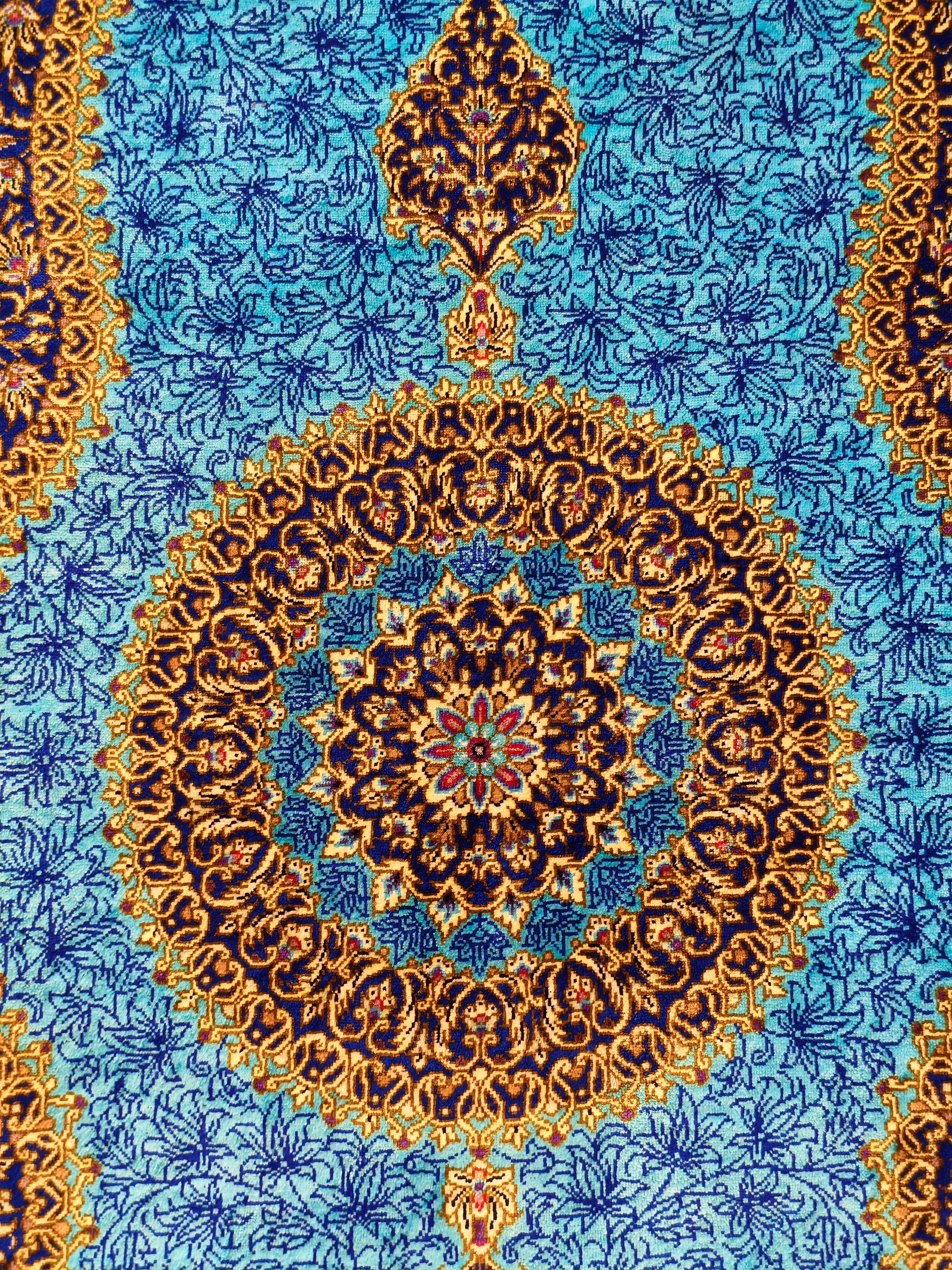 Qom Hedvábí Royal