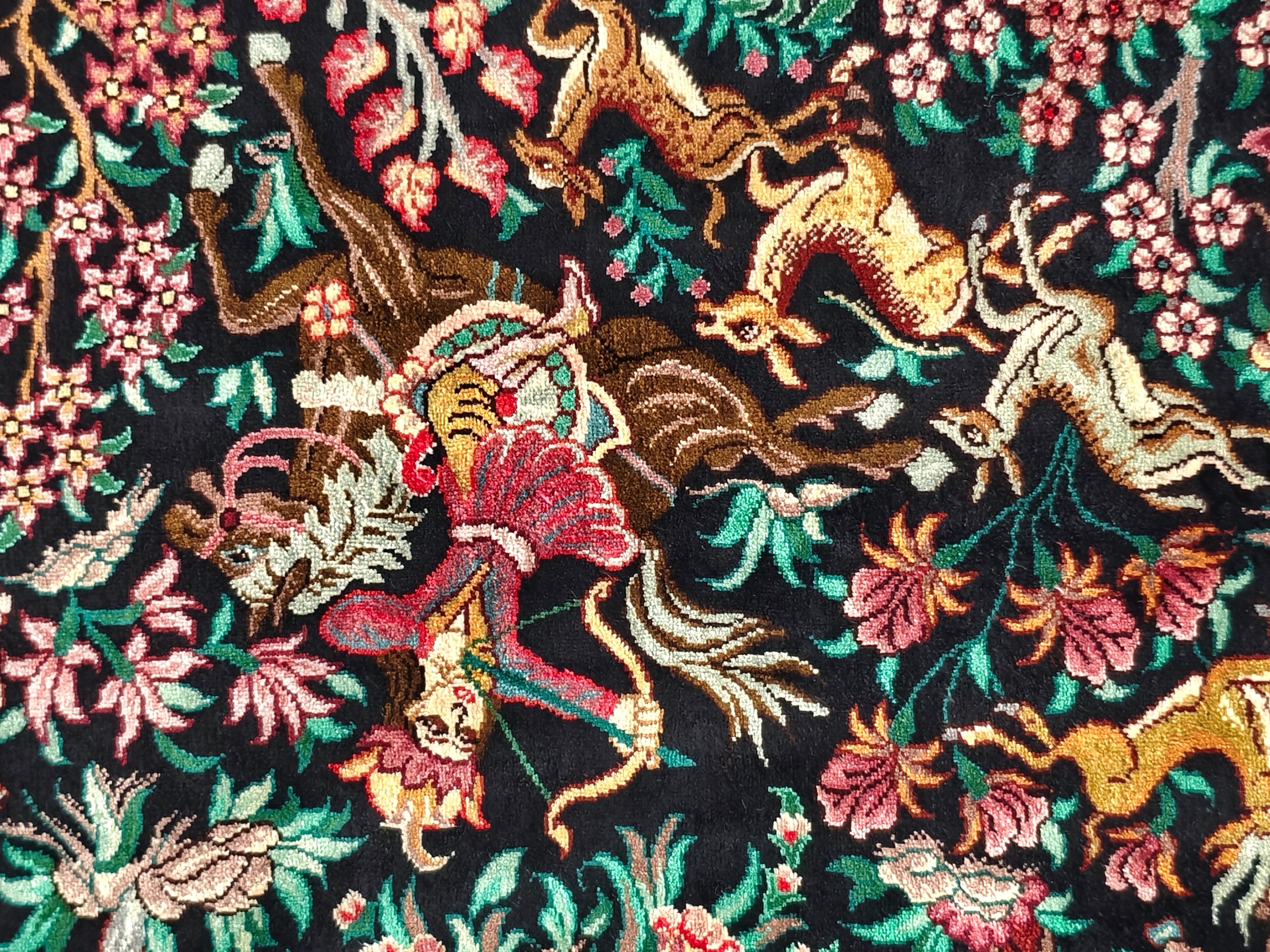 Qom Hedvábí Royal