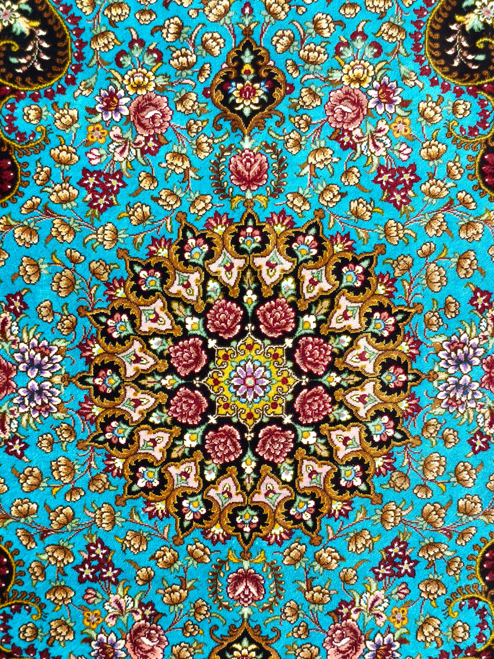 Qom Hedvábí Royal