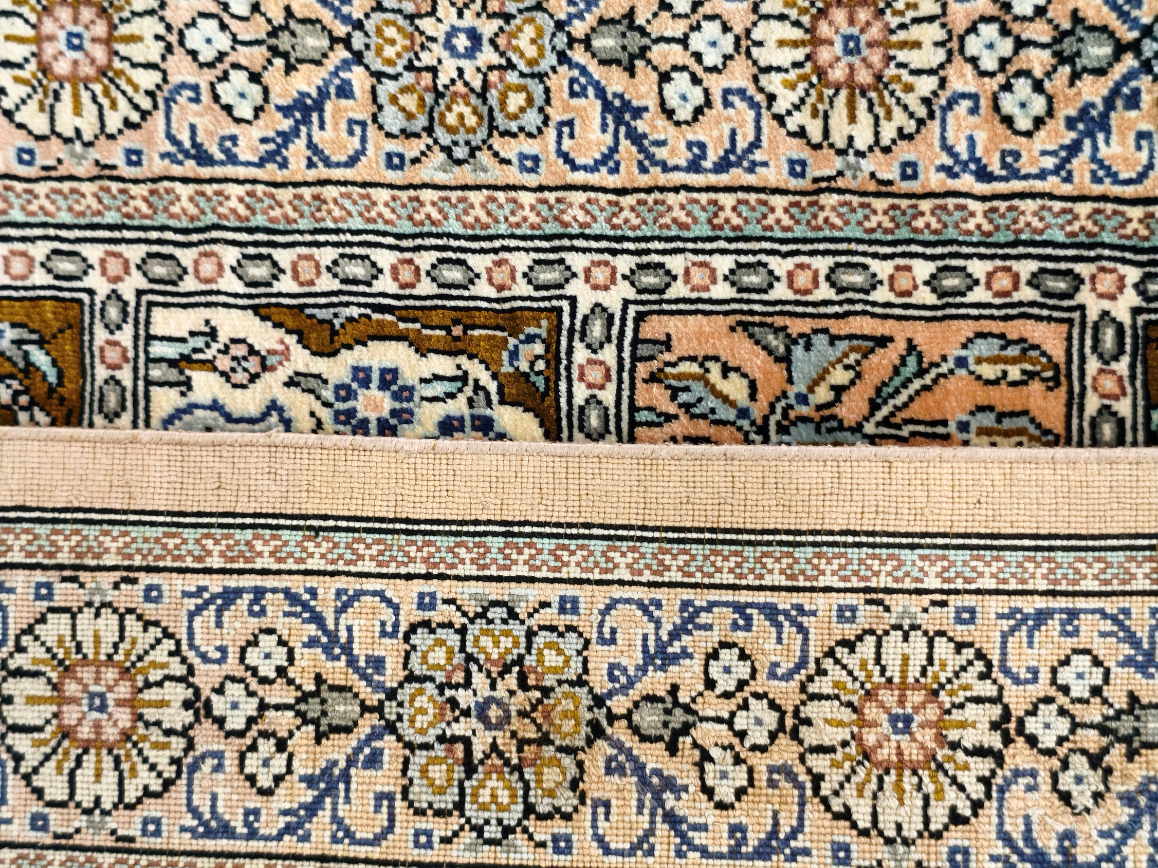 Qom Hedvábí Royal