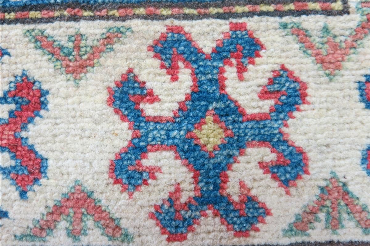 Oriental rug Kazak