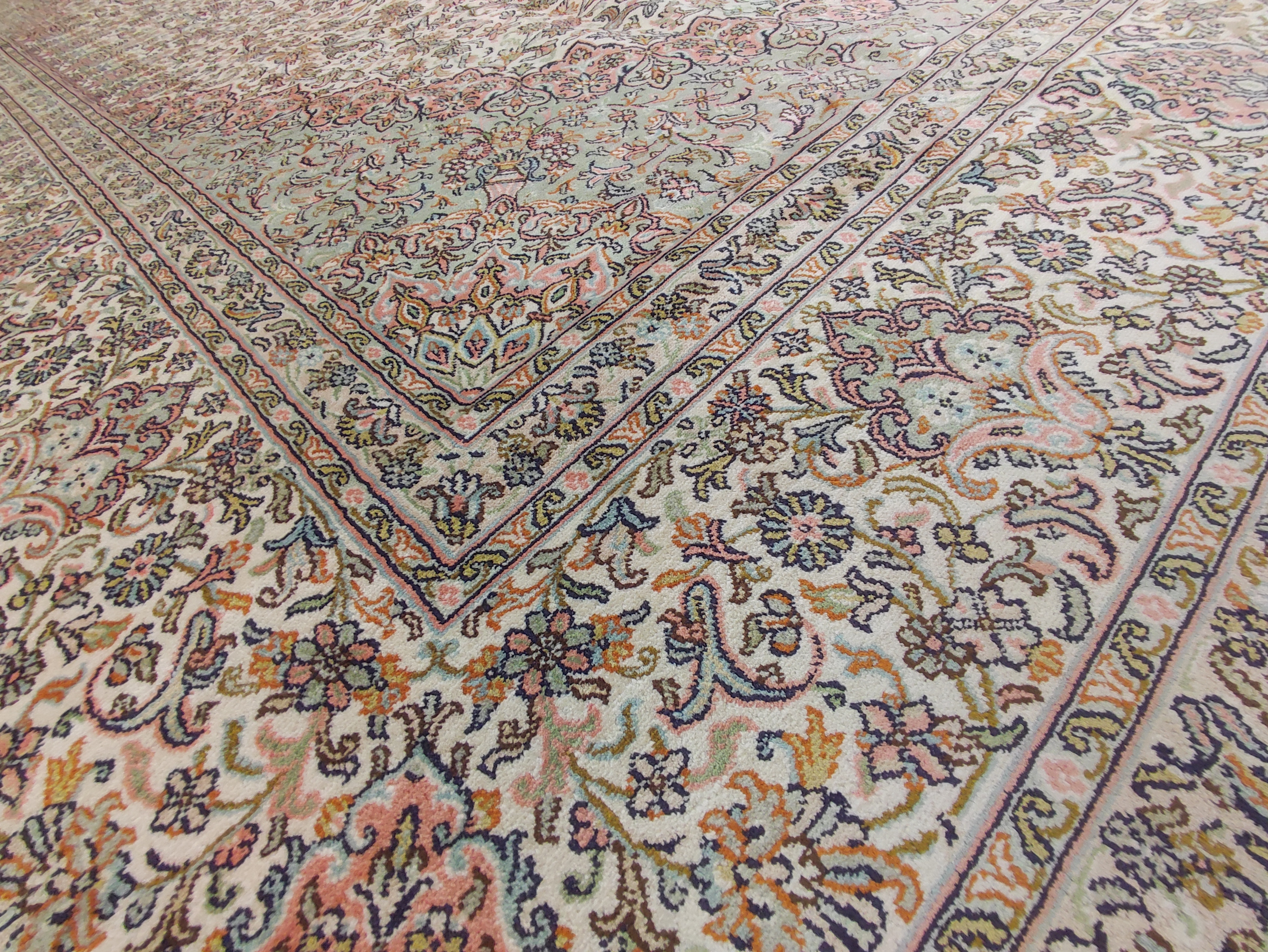 Kashmir Silk Exclusive
