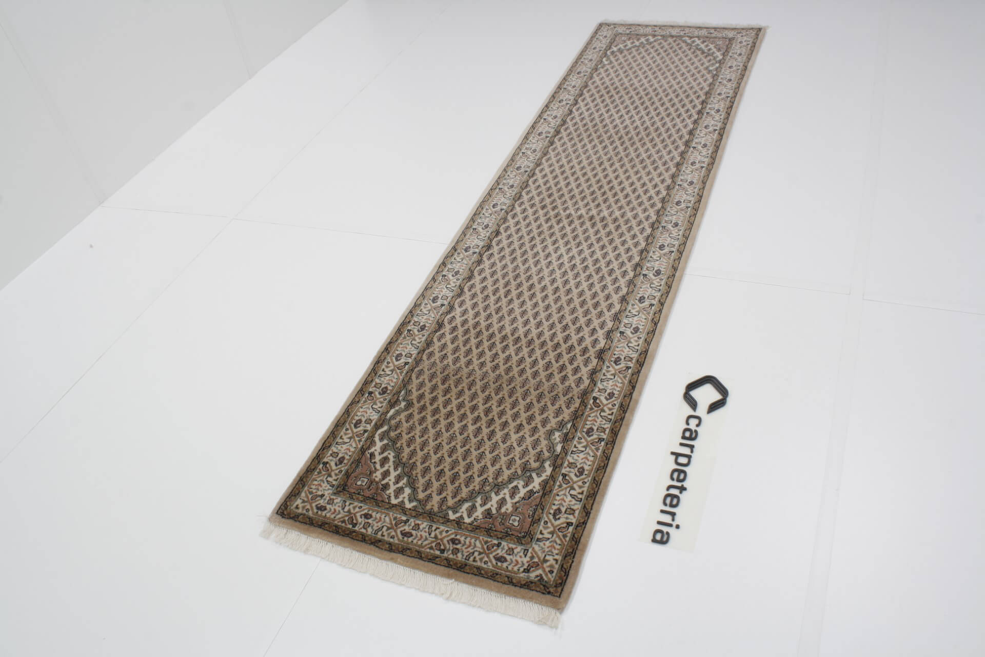 Oriental rug Surat Corner floral sand