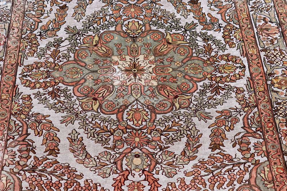 Oriental rug Hereke