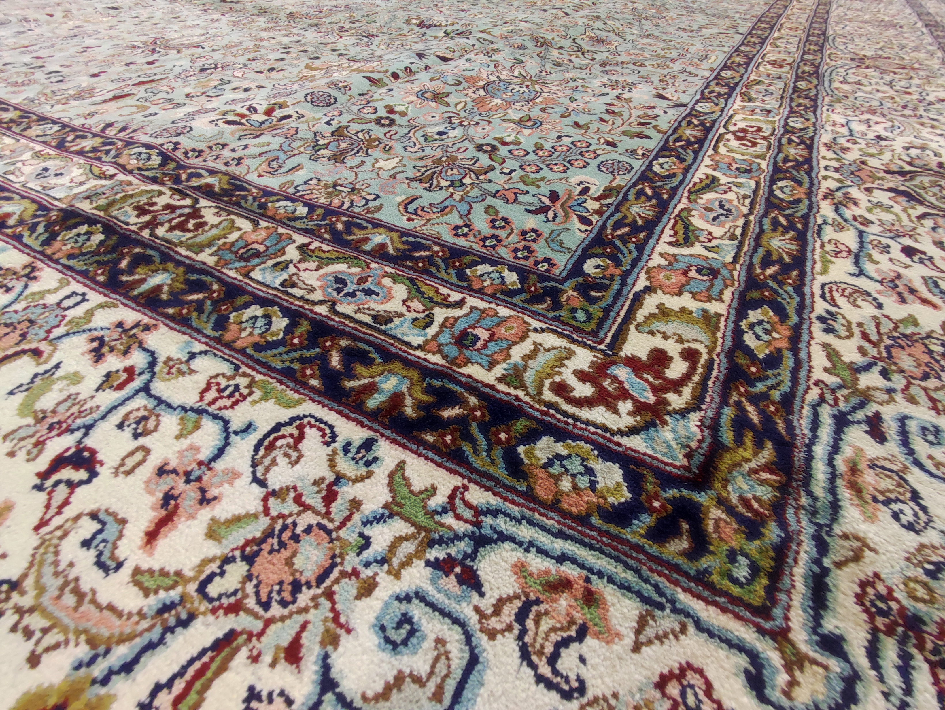 Kashmir Silk Exclusive