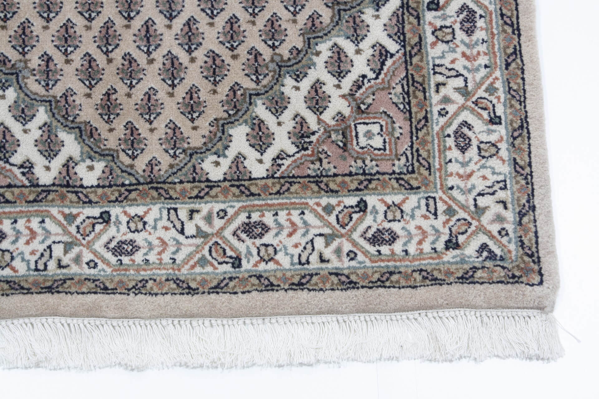 Oriental rug Surat Corner floral sand
