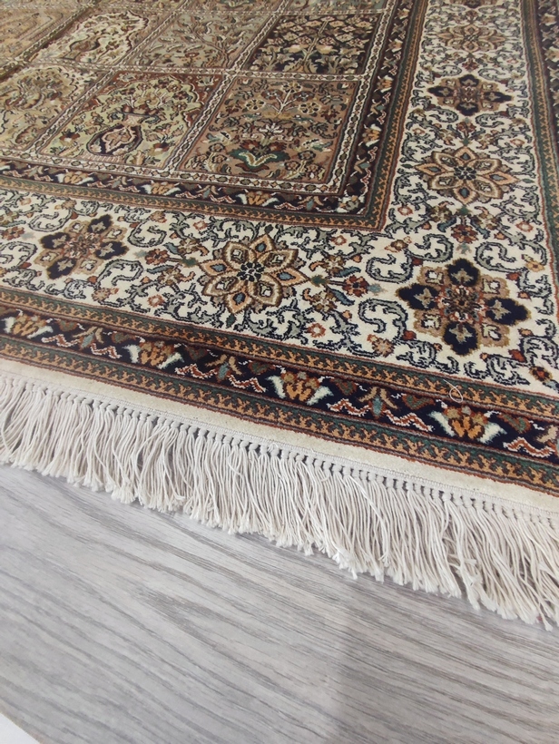 Kashmir Silk Exclusive