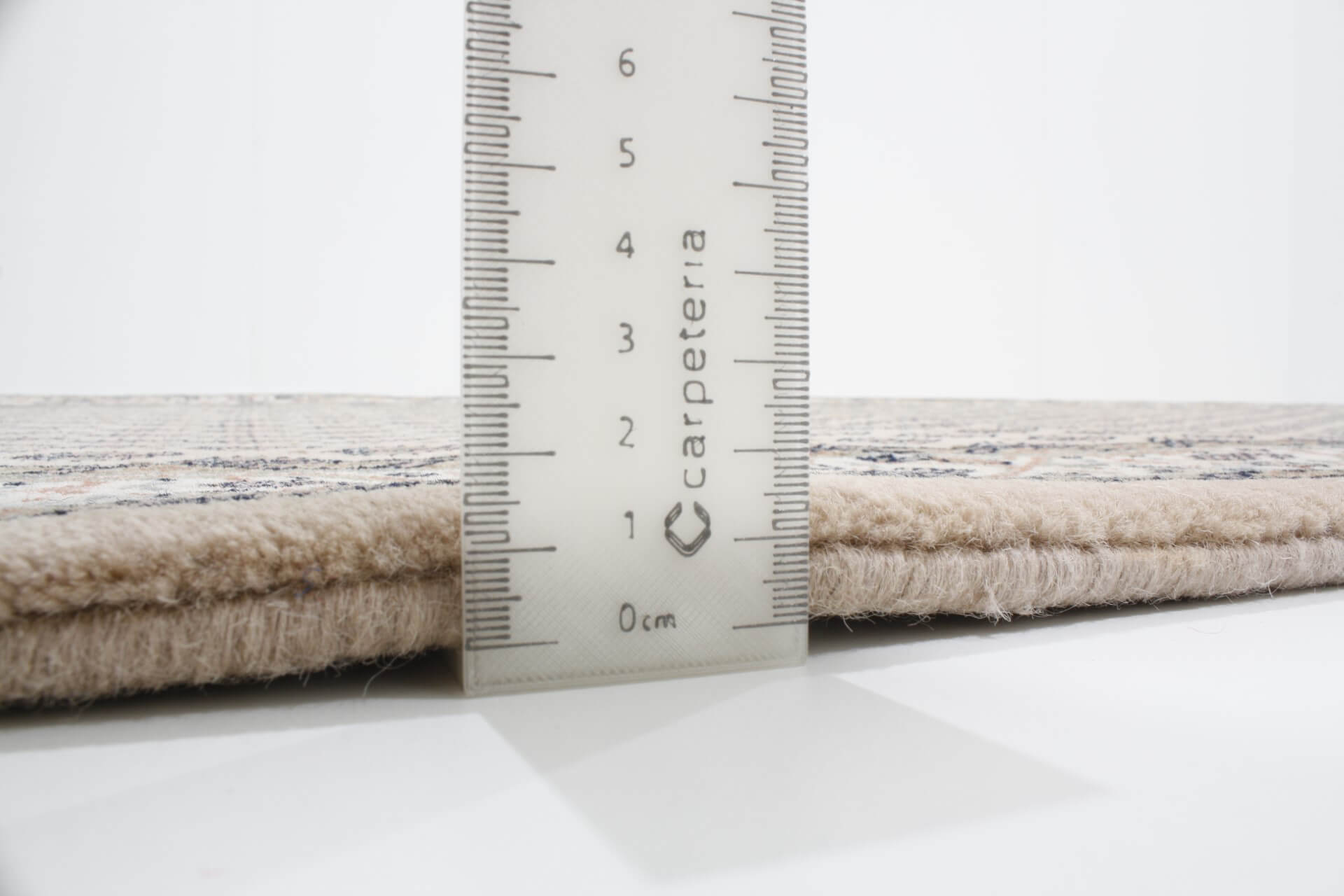 Oriental rug Surat Corner floral sand