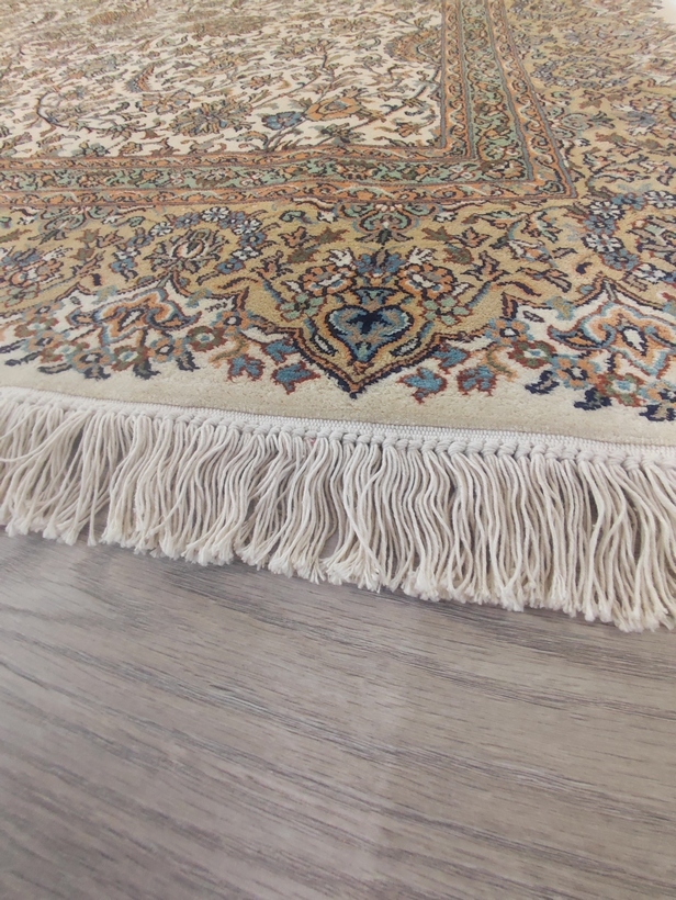Kashmir Silk Exclusive