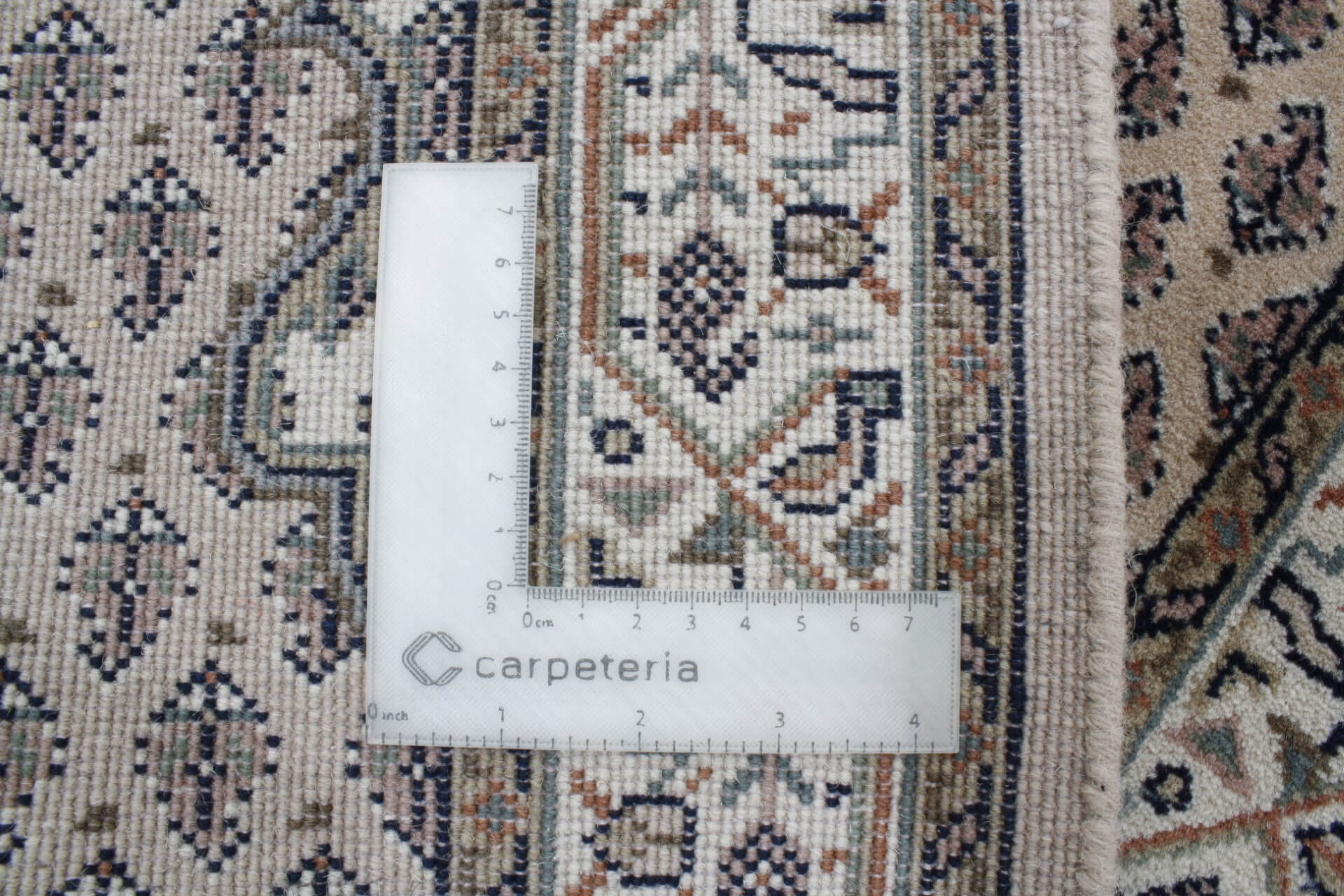 Oriental rug Surat Corner floral sand
