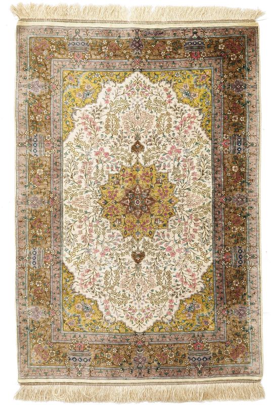 Qom Hedvábí Imperial